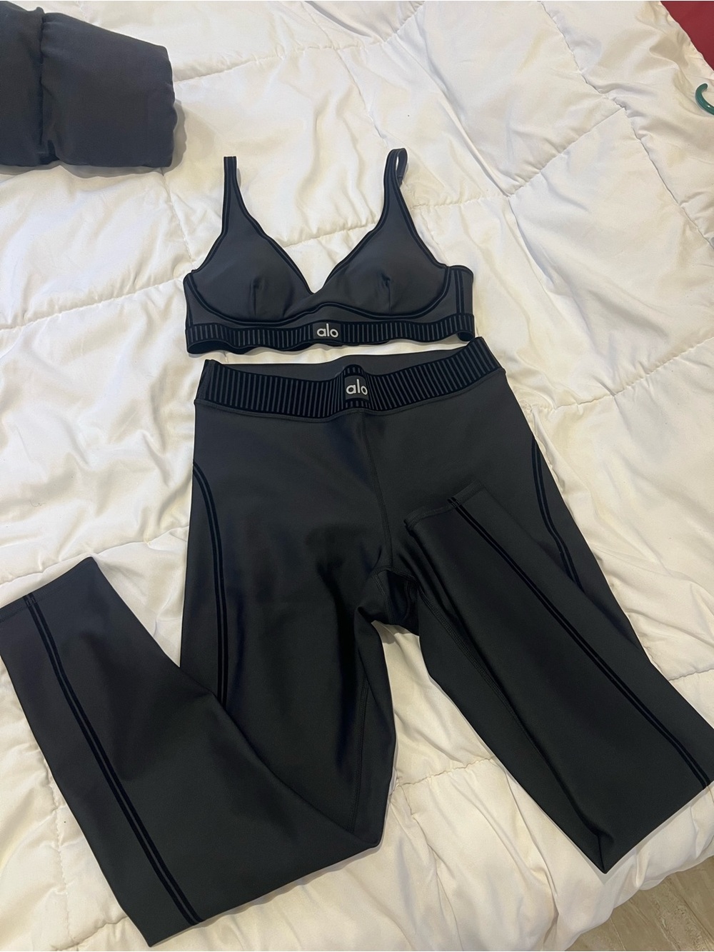 Alo Yoga Airlift Line Up Workout Set